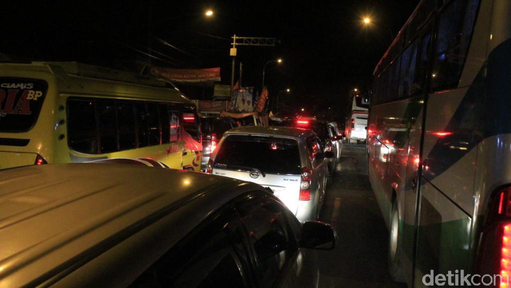 Macet Parah! One Way 12 Kali di Nagreg H+3 Lebaran